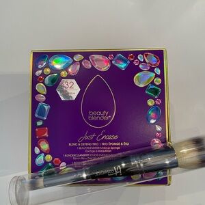 IT Cosmetics Foundation Brush with Beauty Blender Just Encase Trio Bundle